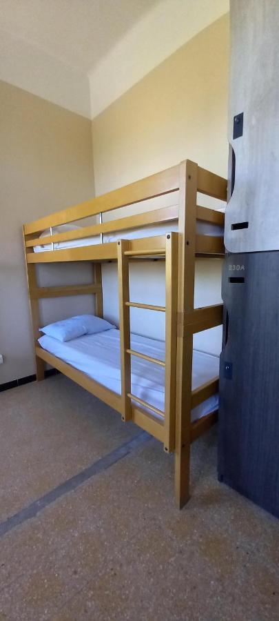 Auberge De Jeunesse Hi Marseille Bois-Luzy Esterno foto
